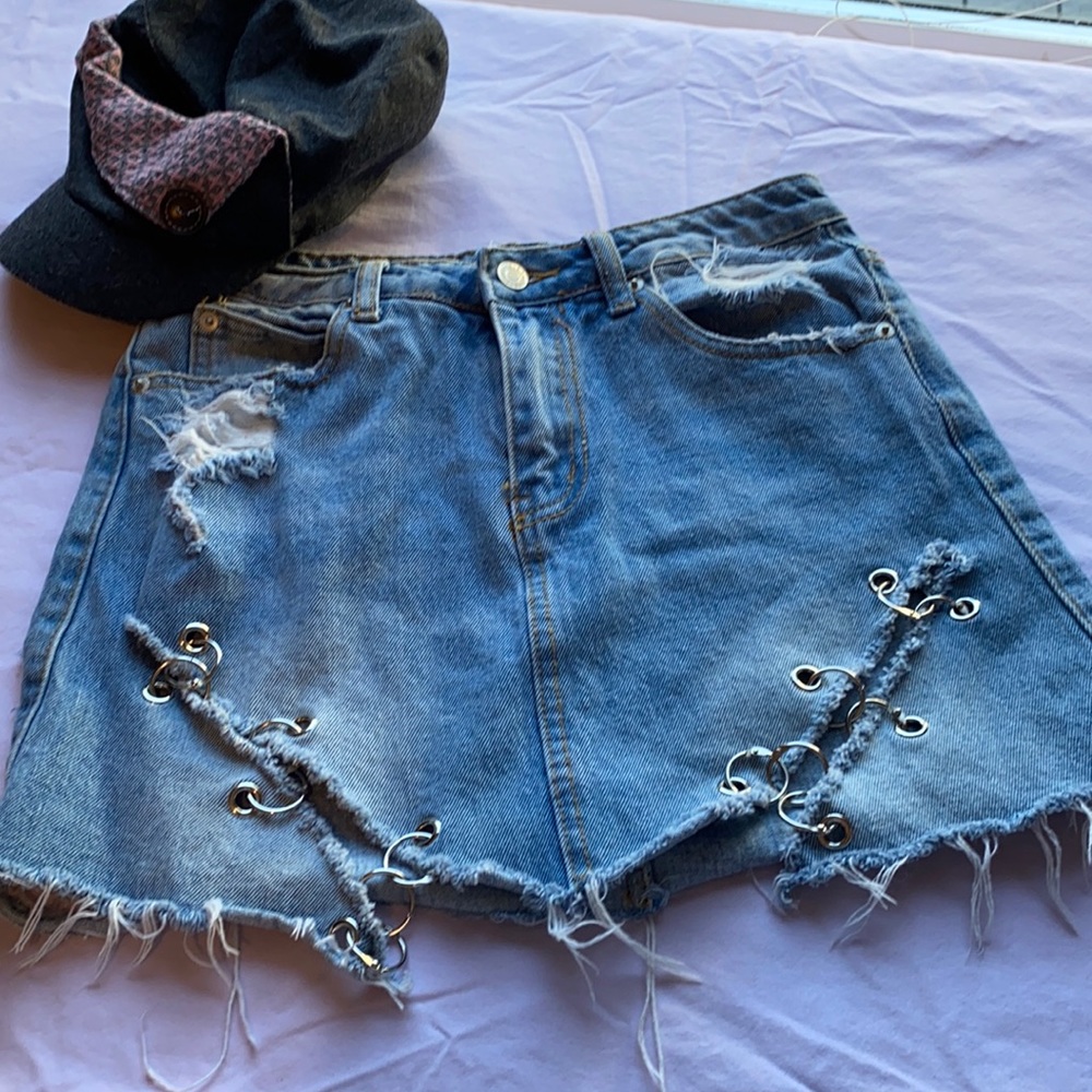 💜💜 Ladies Signature8 Denim Mini Skirt w/Metal…